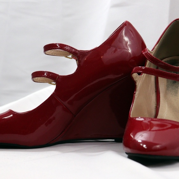 Red Wedge Qupid Heels - Picture 4 of 5
